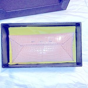 V DH crocodile clutch rose -nude color